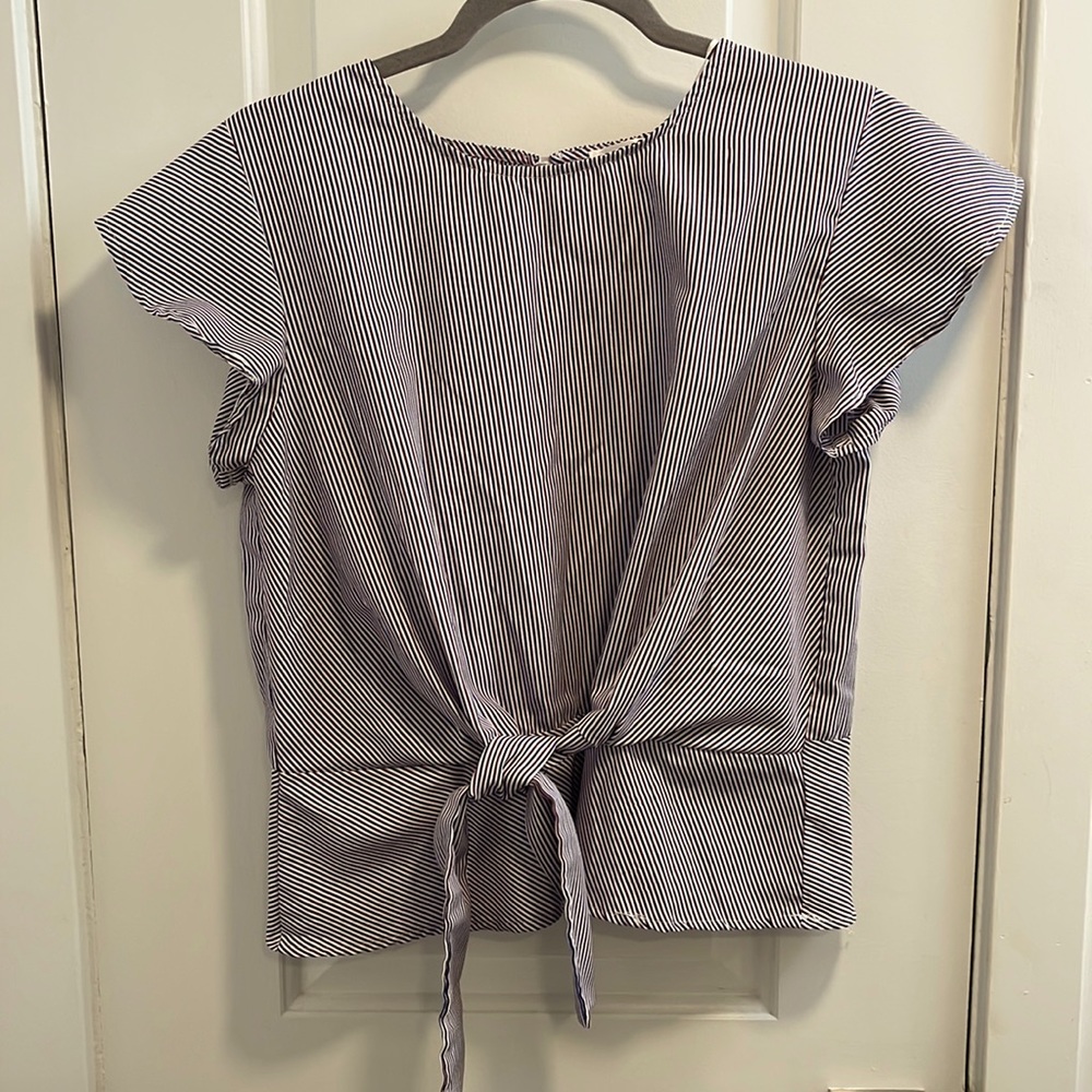 Medium women’s blouse navy and maroon striped tie front detail